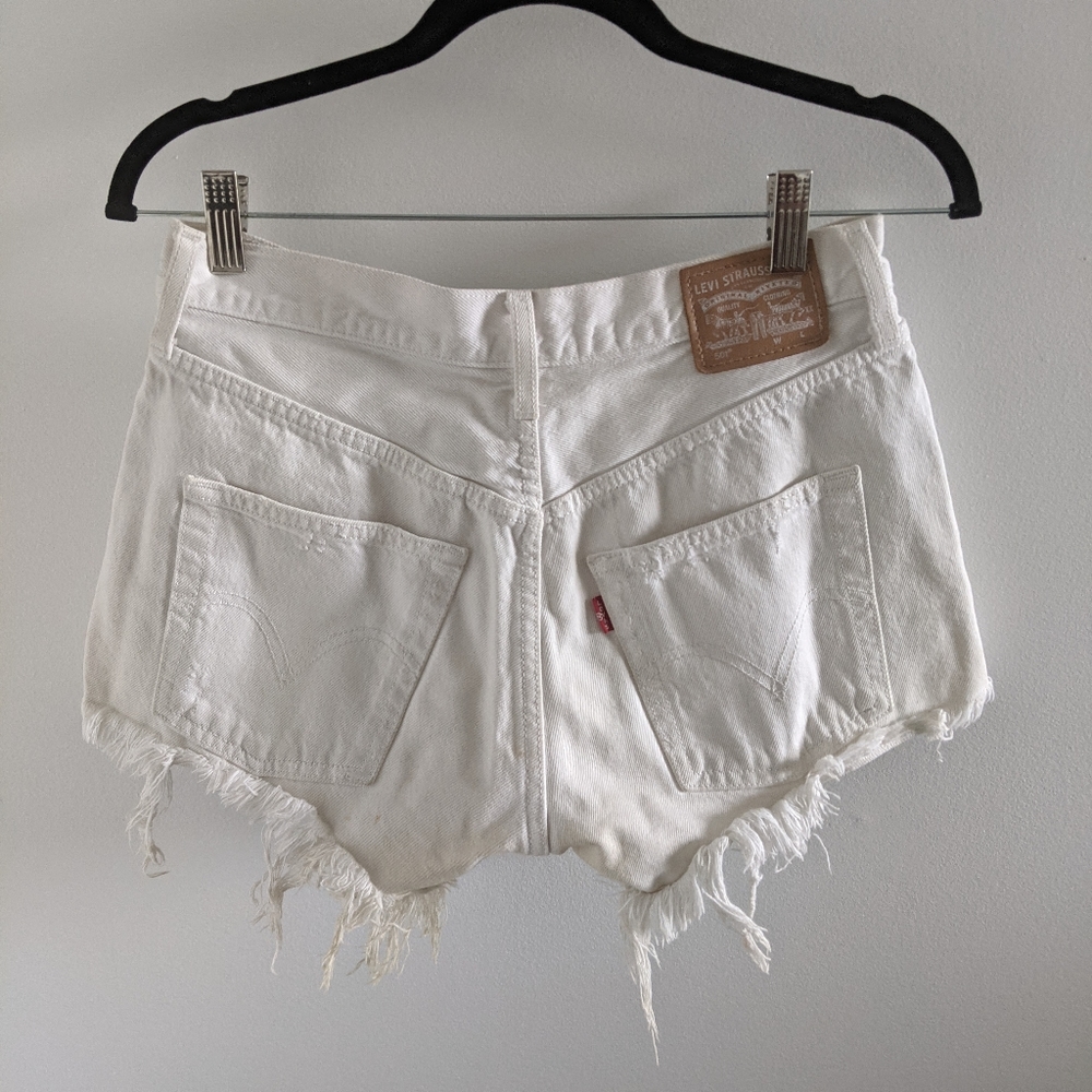 Levi's distressed off white shorts